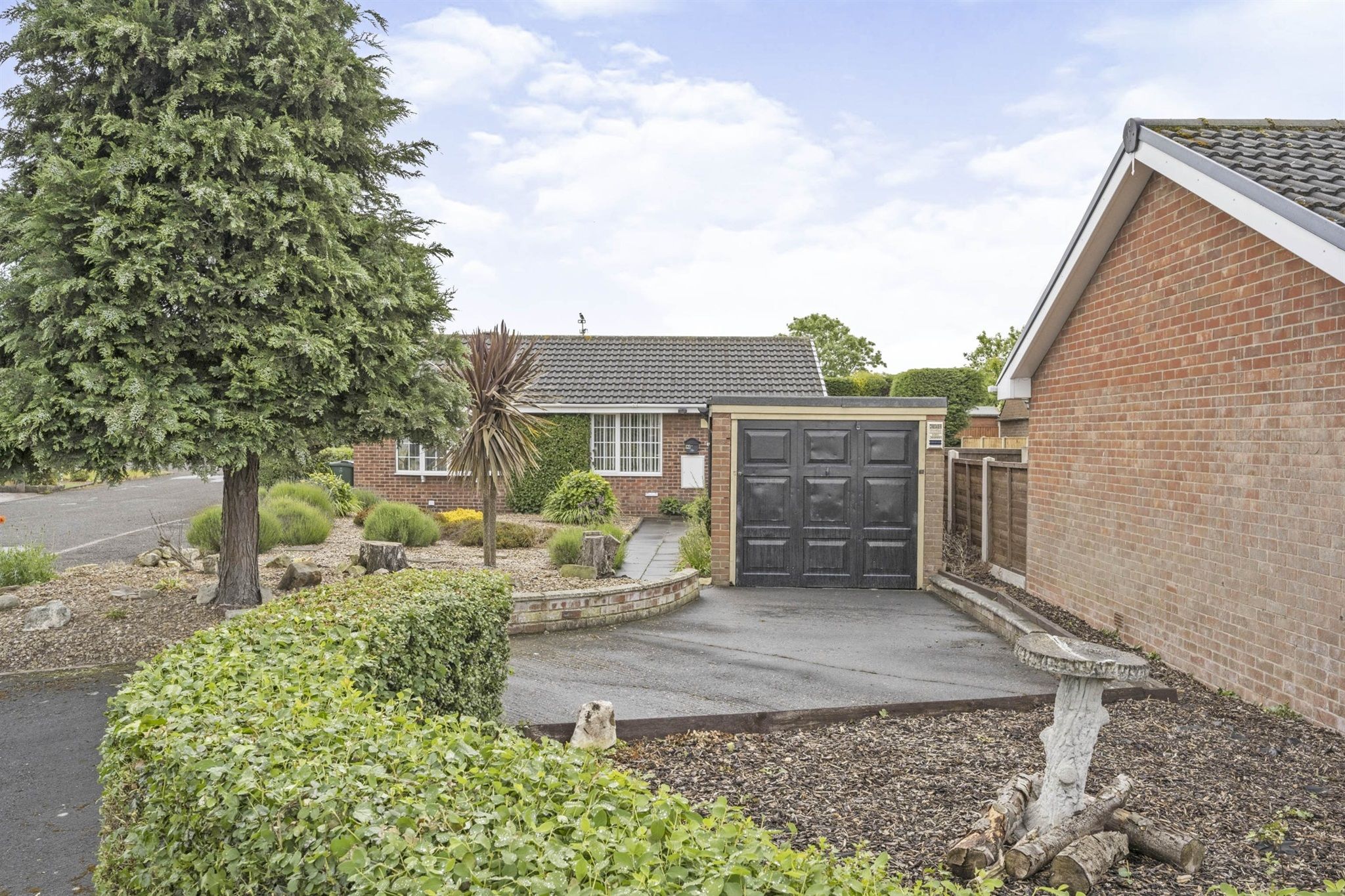 2 bed detached bungalow for sale in Aston Green, Dunscroft, Doncaster