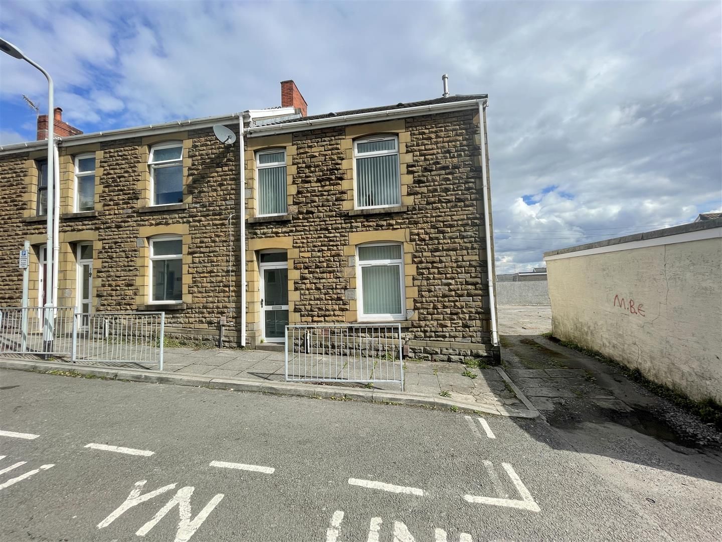 4 bed end terrace house for sale in Cwmbath Road, Morriston, Swansea