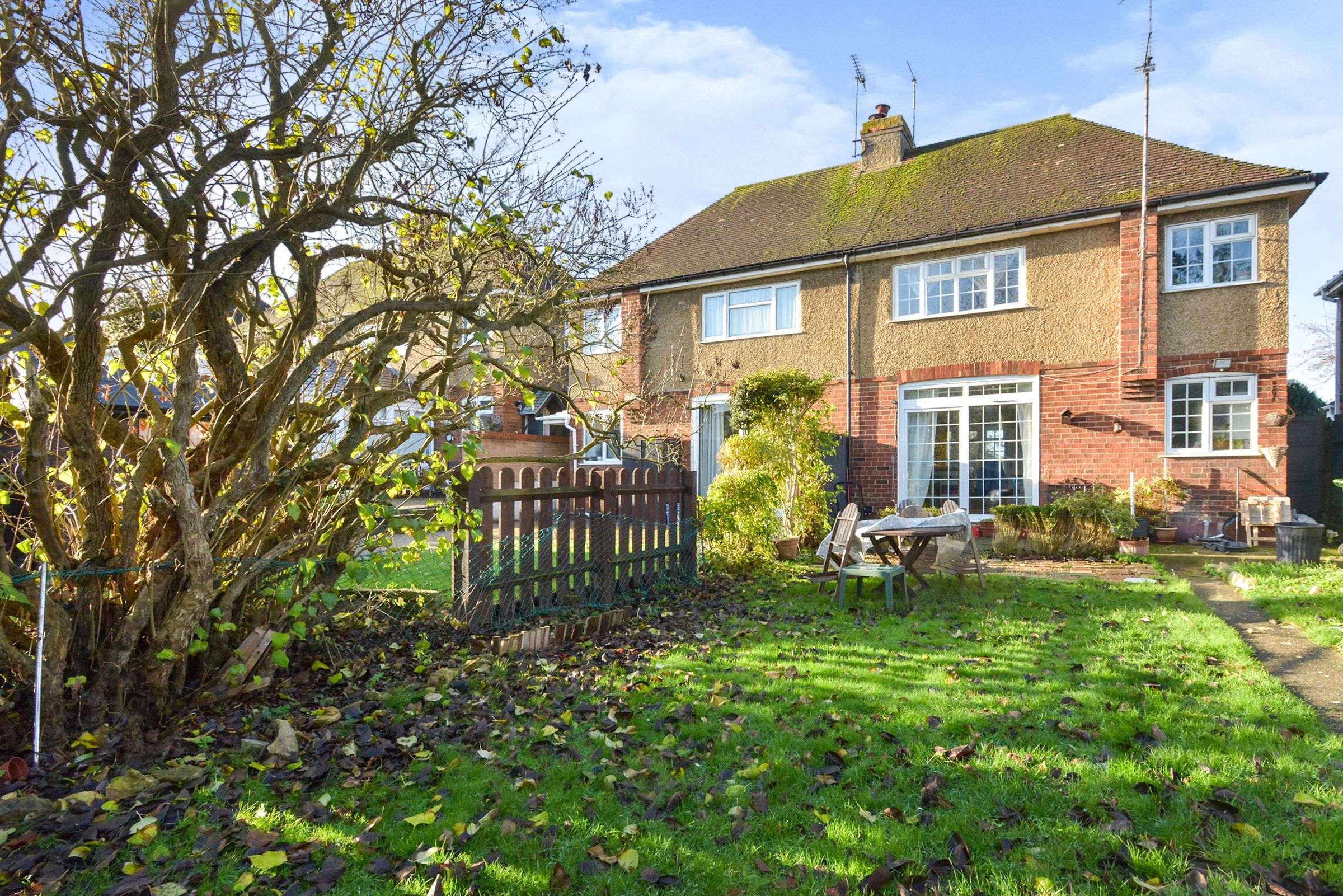 3 bed semidetached house for sale in Bradwell Road, Bradville, Milton