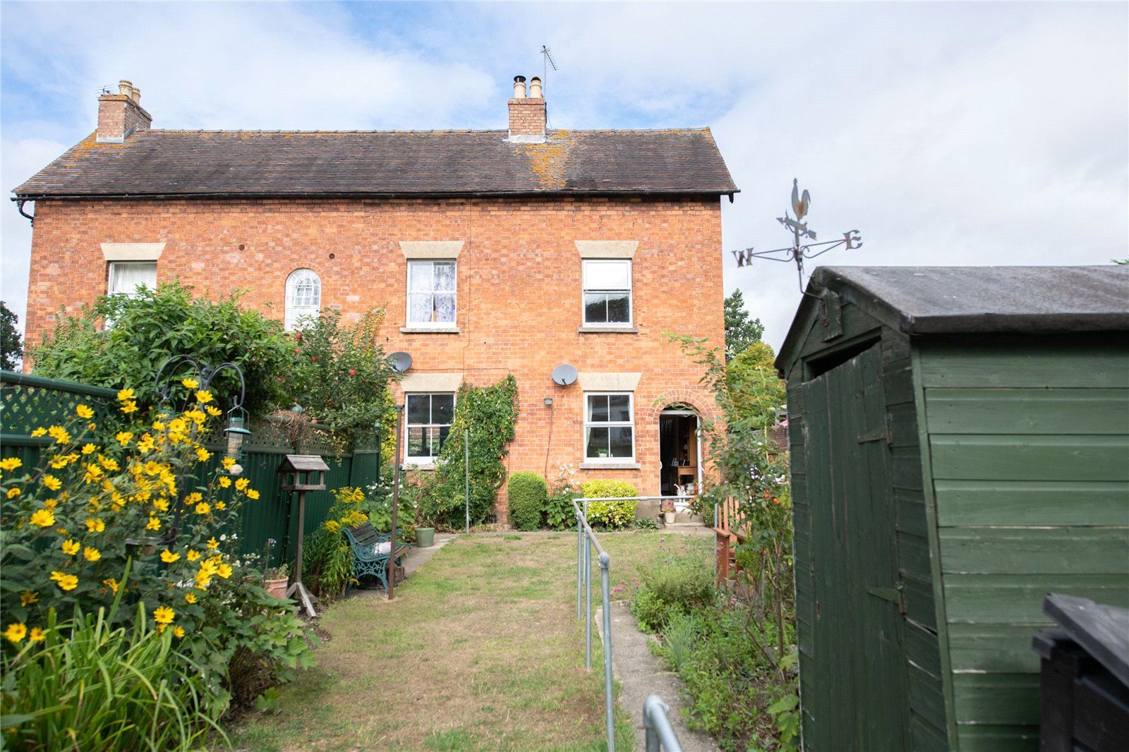 3 bed semidetached house for sale in Laburnum Walk, Stonehouse