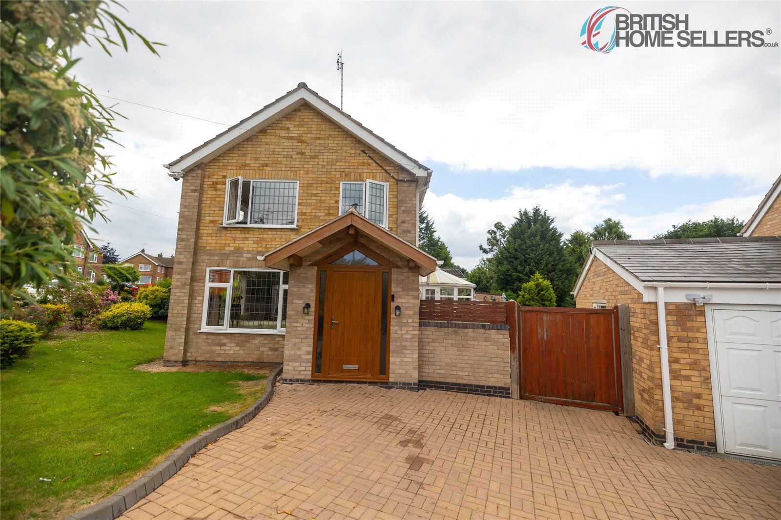 3 bed detached house for sale in Queensgate Drive, Birstall, Leicester