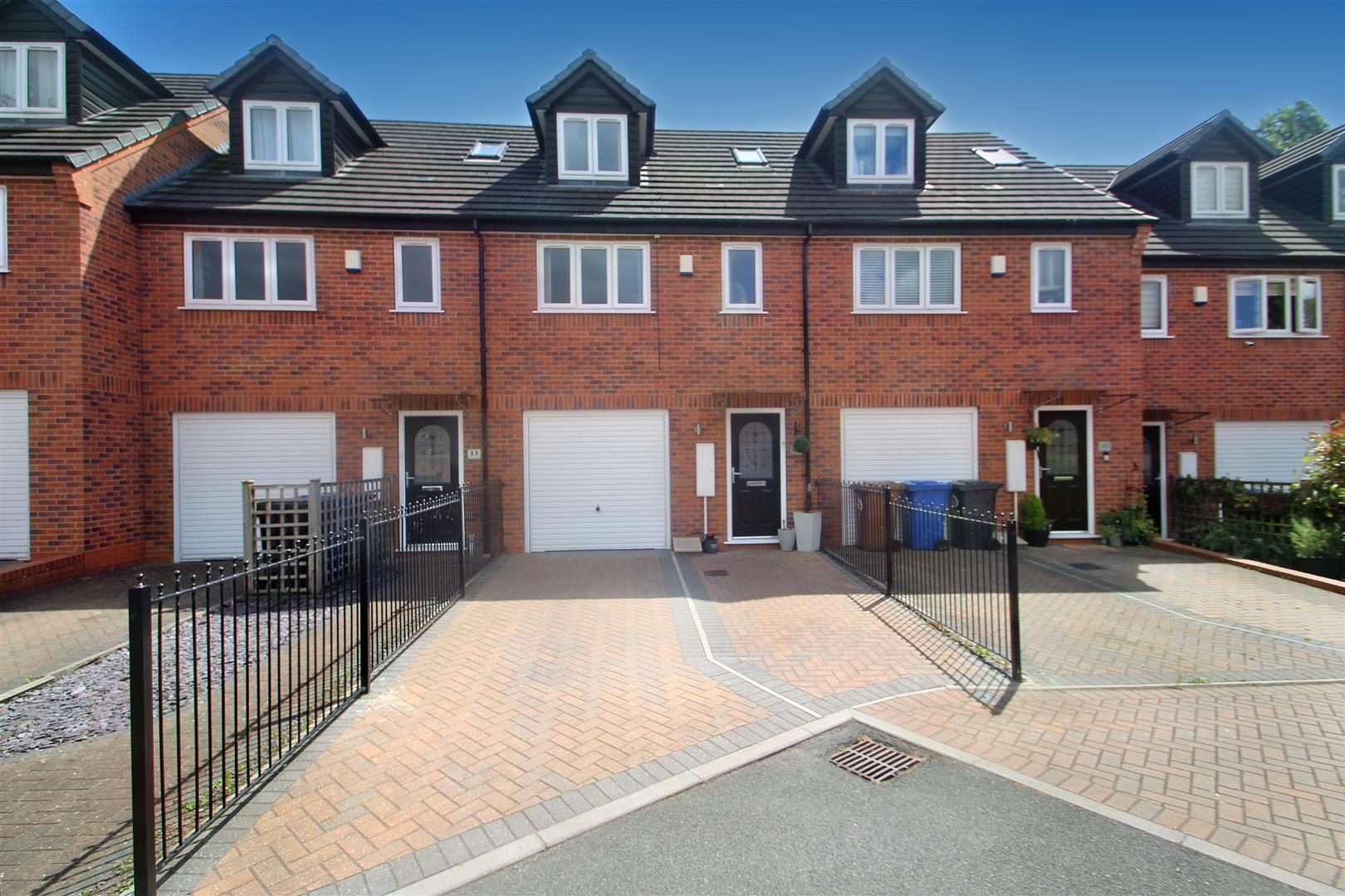 3 bed town house for sale in Trent View Grove, Hanley, StokeOnTrent