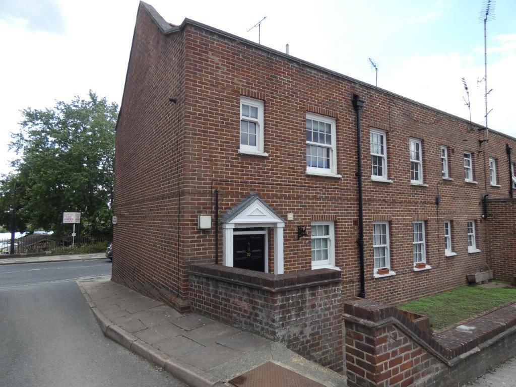 2 bed end terrace house to rent in Thames Street, Hampton TW12 Zoopla