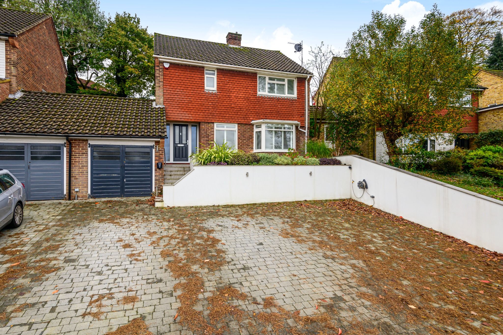 3 bed detached house for sale in St. Johns Rise, Woking GU21 Zoopla