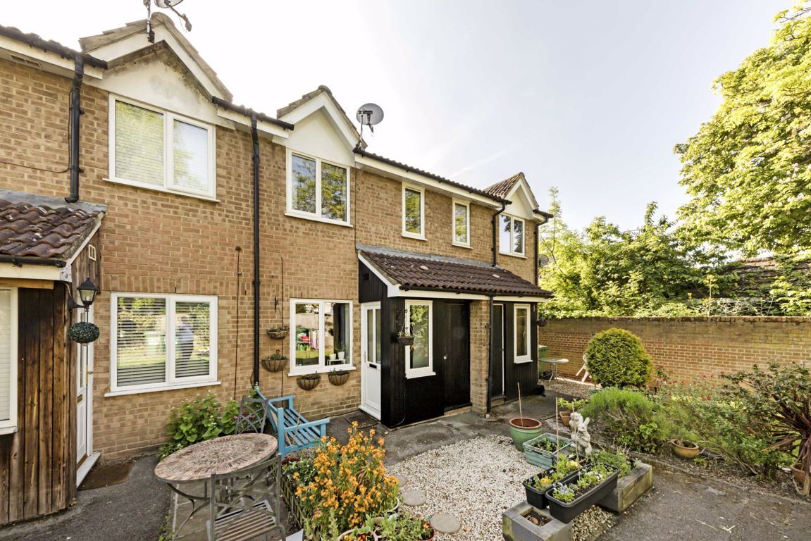 1 bed terraced house for sale in Seymour Way, SunburyOnThames TW16