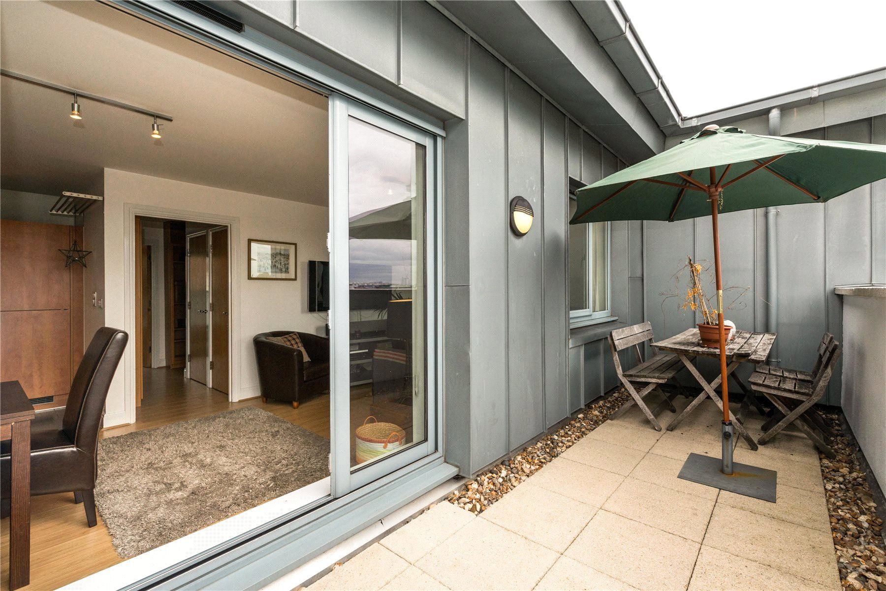 2 bed flat for sale in Regents Park Road, Primrose Hill, London NW1