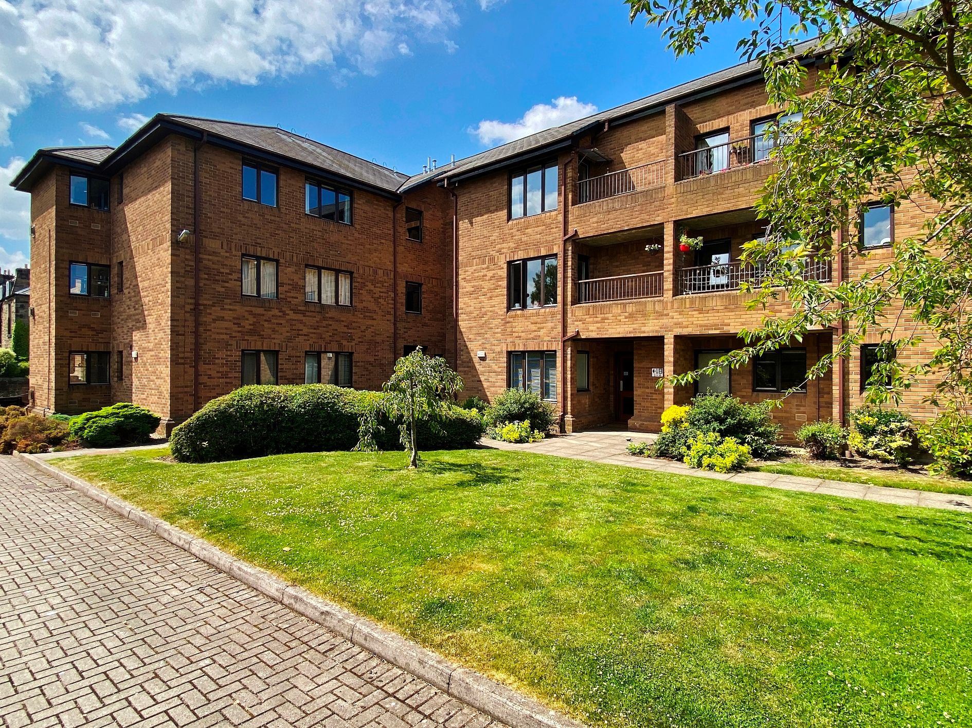 1B/6 Abbotsford Crescent Morningside Edinburgh EH10  