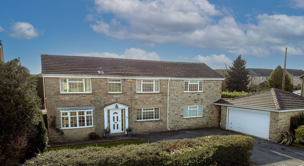 5 bed detached house for sale in Moor Lane, Kirkburton, Huddersfield
