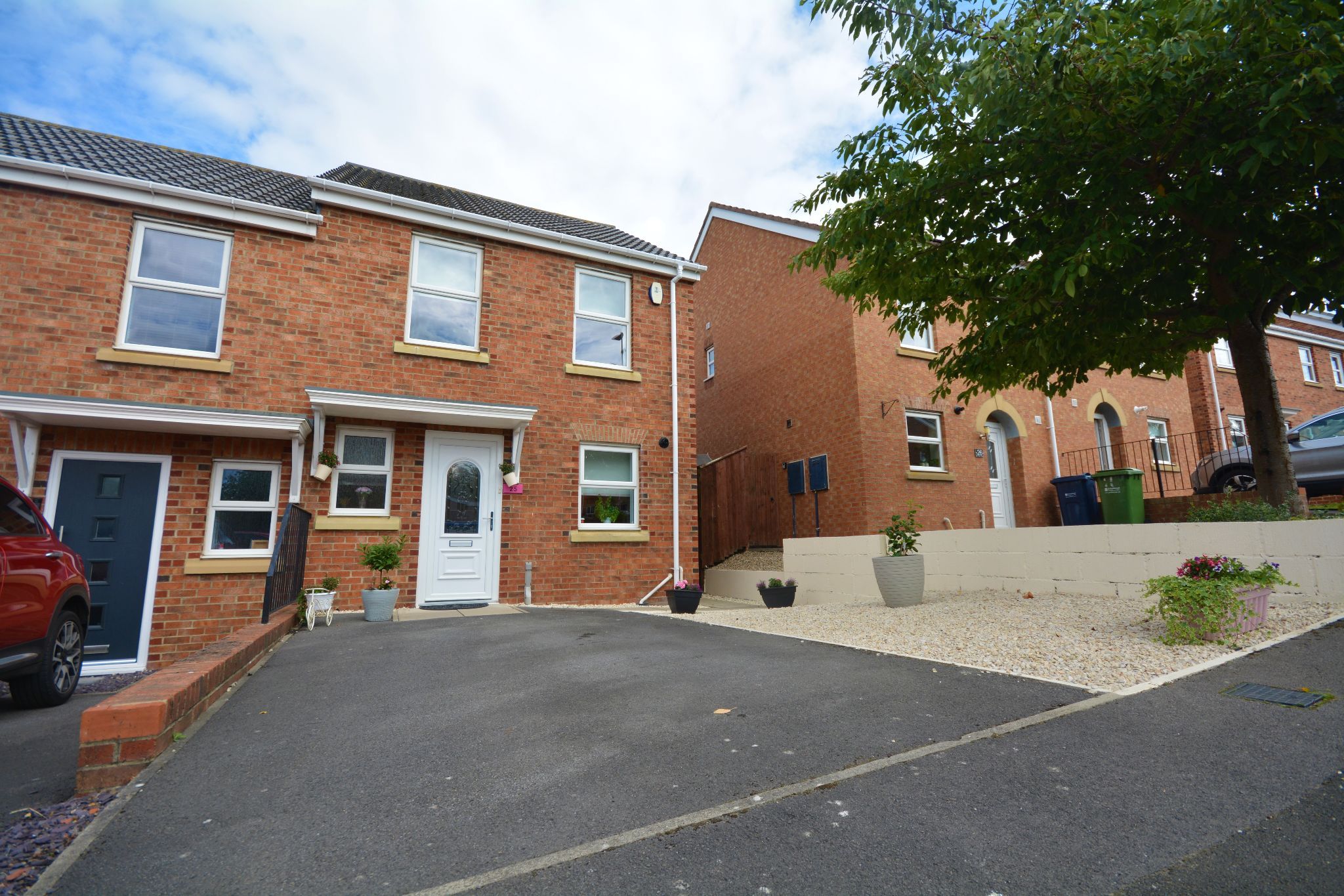 2 bed semidetached house for sale in Wallington Close, BlaydonOnTyne
