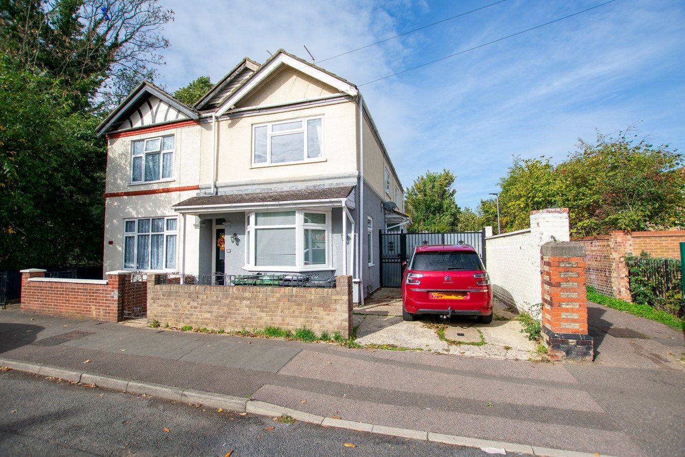 3 bed semidetached house for sale in Queens Walk, Fletton