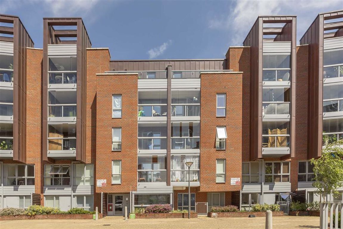 3 bed flat to rent in Wilkinson Close, London NW2 Zoopla