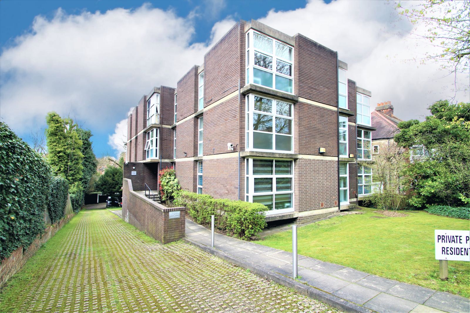 2 bed flat for sale in Palmerston Road, Buckhurst Hill IG9 Zoopla