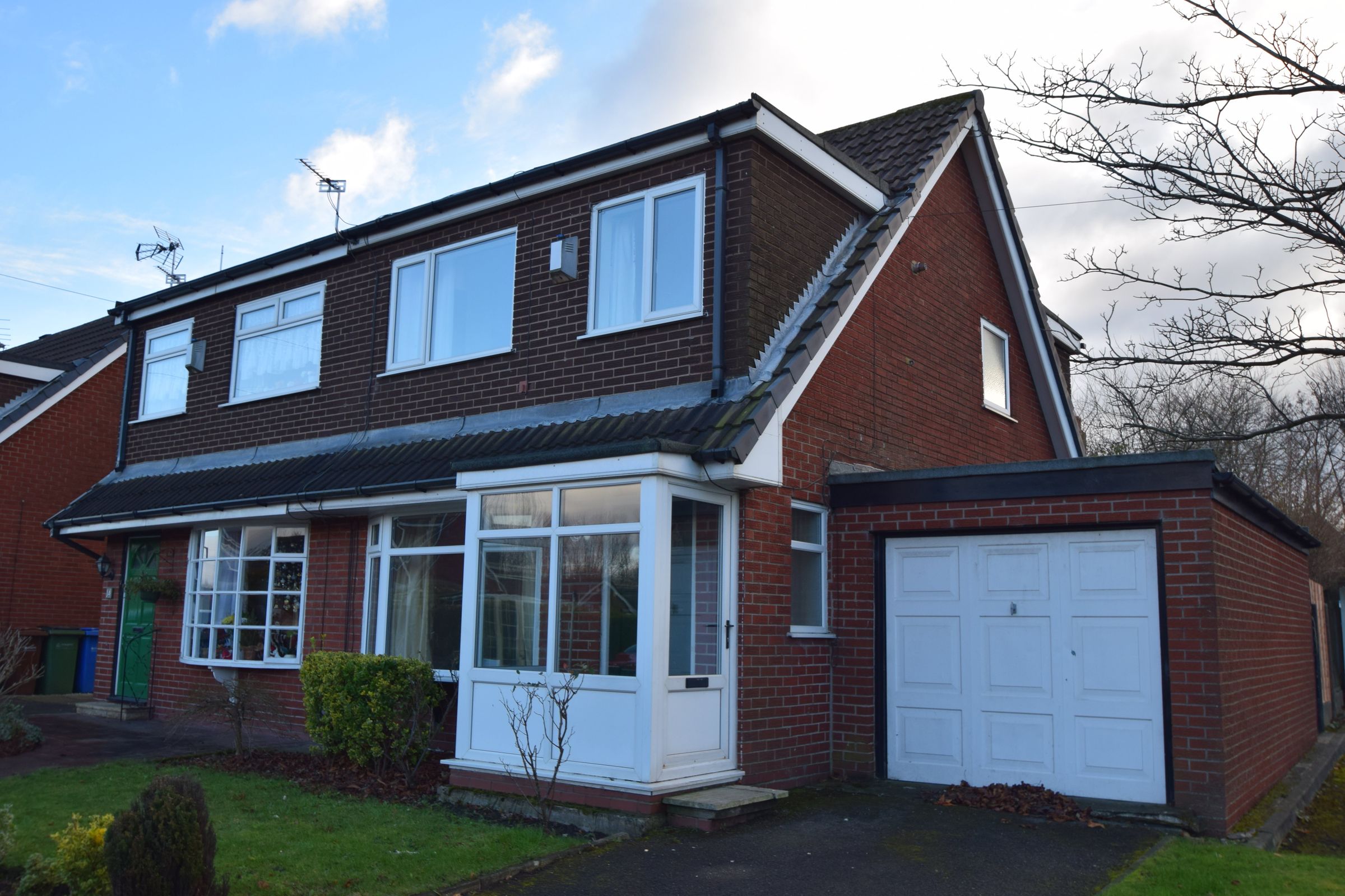 3 bed semidetached house to rent in Weybourne Drive, Bredbury