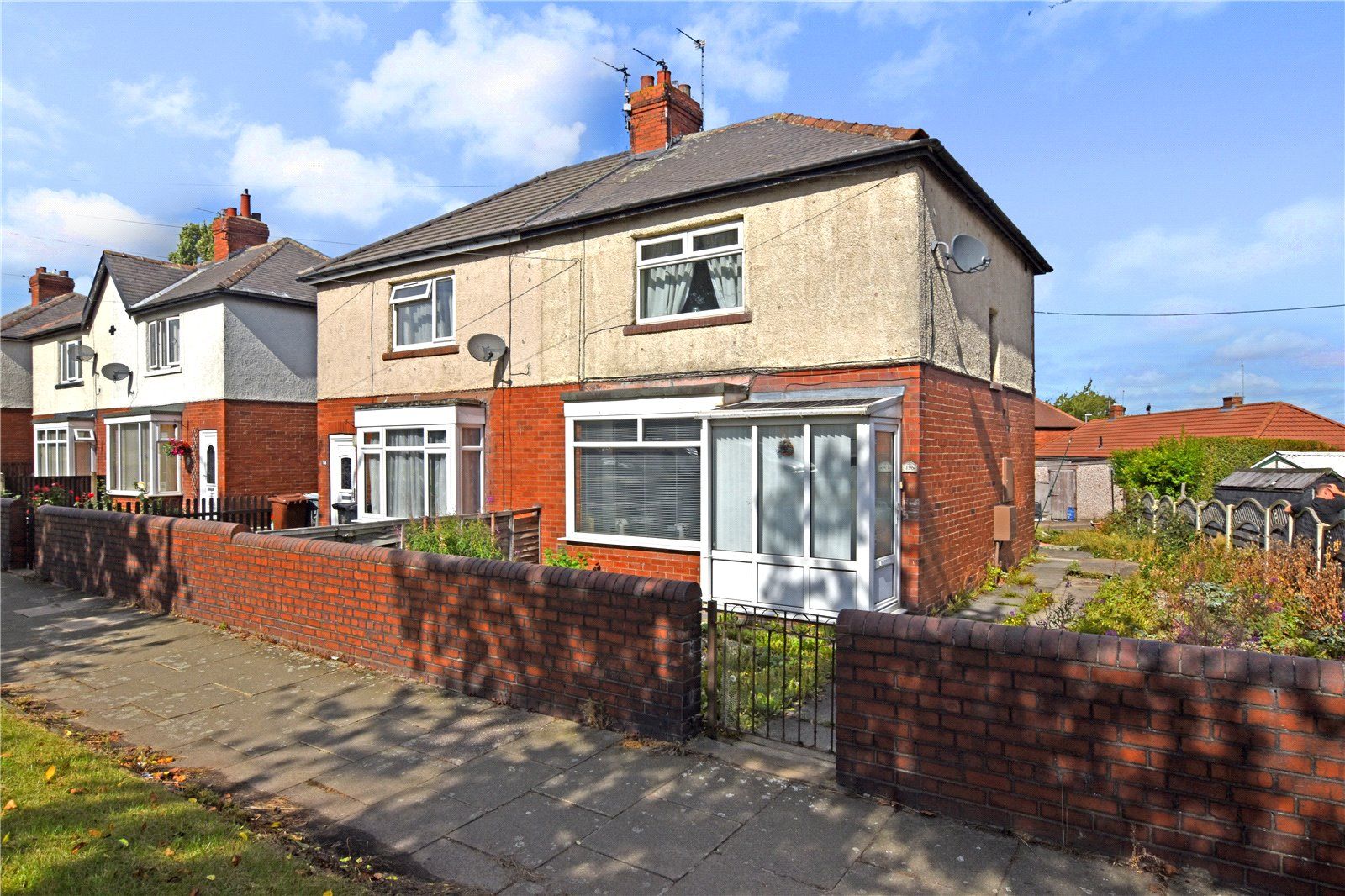 3 bed semidetached house for sale in Bradford Road, Tingley, Wakefield