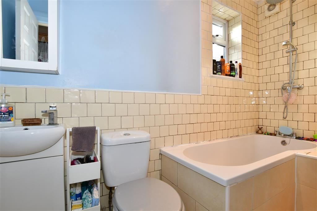 2 bed end terrace house for sale in Essex Road, Halling, Rochester