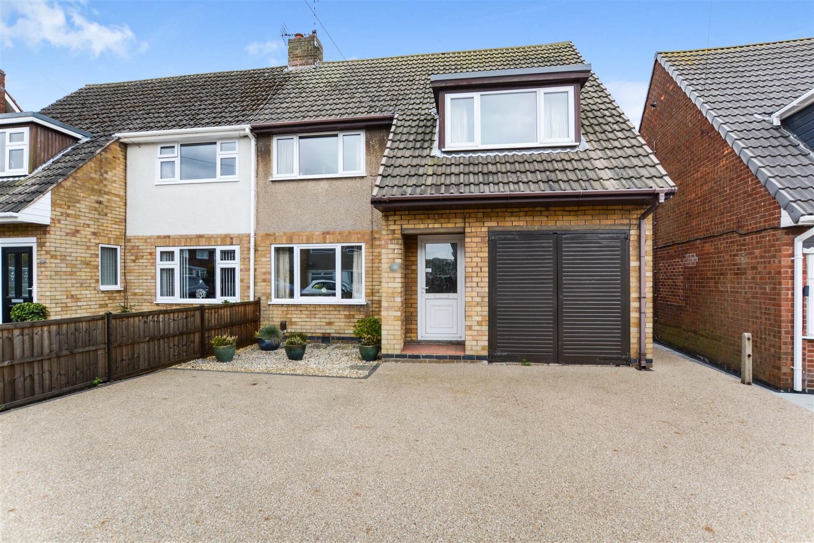 3 bed semidetached house for sale in Rothwell Road, Scunthorpe DN15