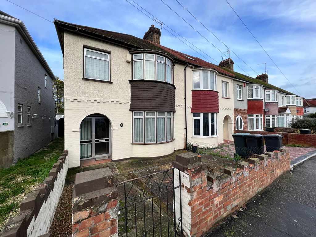3 bed end terrace house for sale in Abbey Road, Gravesend DA12 Zoopla