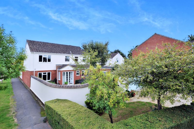 5 bed detached house for sale in Sheerstock, Haddenham, Aylesbury HP17