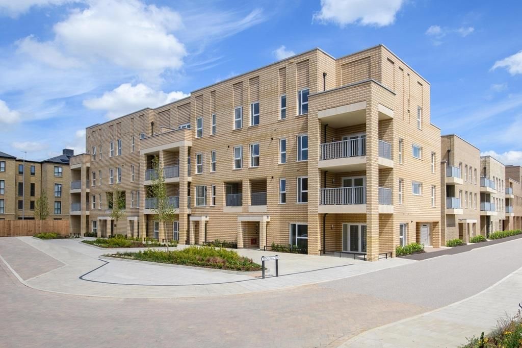 Courtyard at Lawrence Weaver Road, Cambridge CB3  