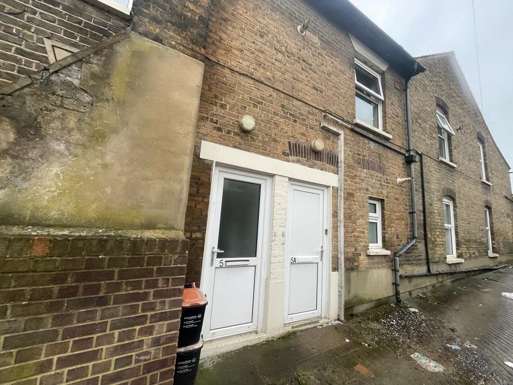 2 bed flat to rent in Station Road, Northfleet, Gravesend DA11 Zoopla