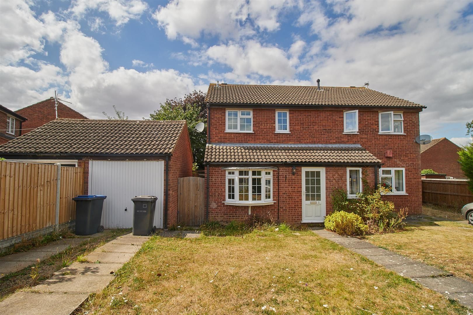 3 bed semidetached house for sale in Oak Close, Burbage, Hinckley LE10