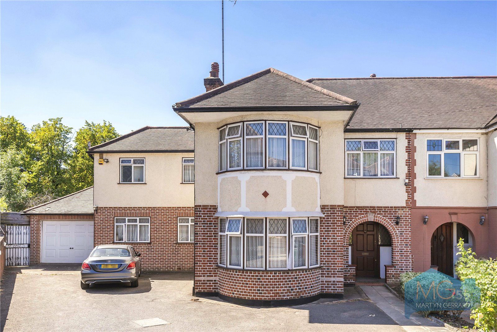 5 bed semidetached house for sale in Hasluck Gardens, New