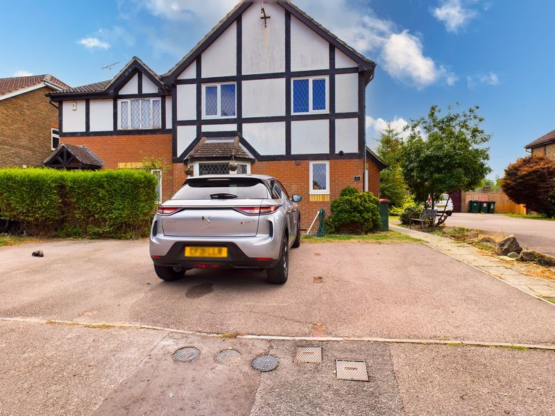 2 bed end terrace house for sale in Fowler Close, Maidenbower, Crawley