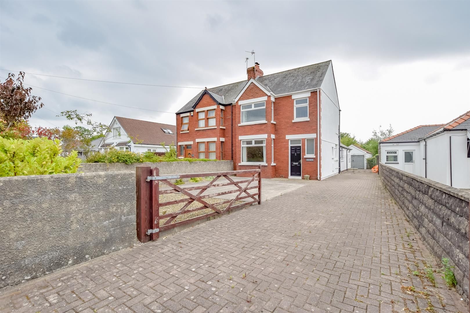 3 bed detached house for sale in Port Road West, Barry CF62 Zoopla