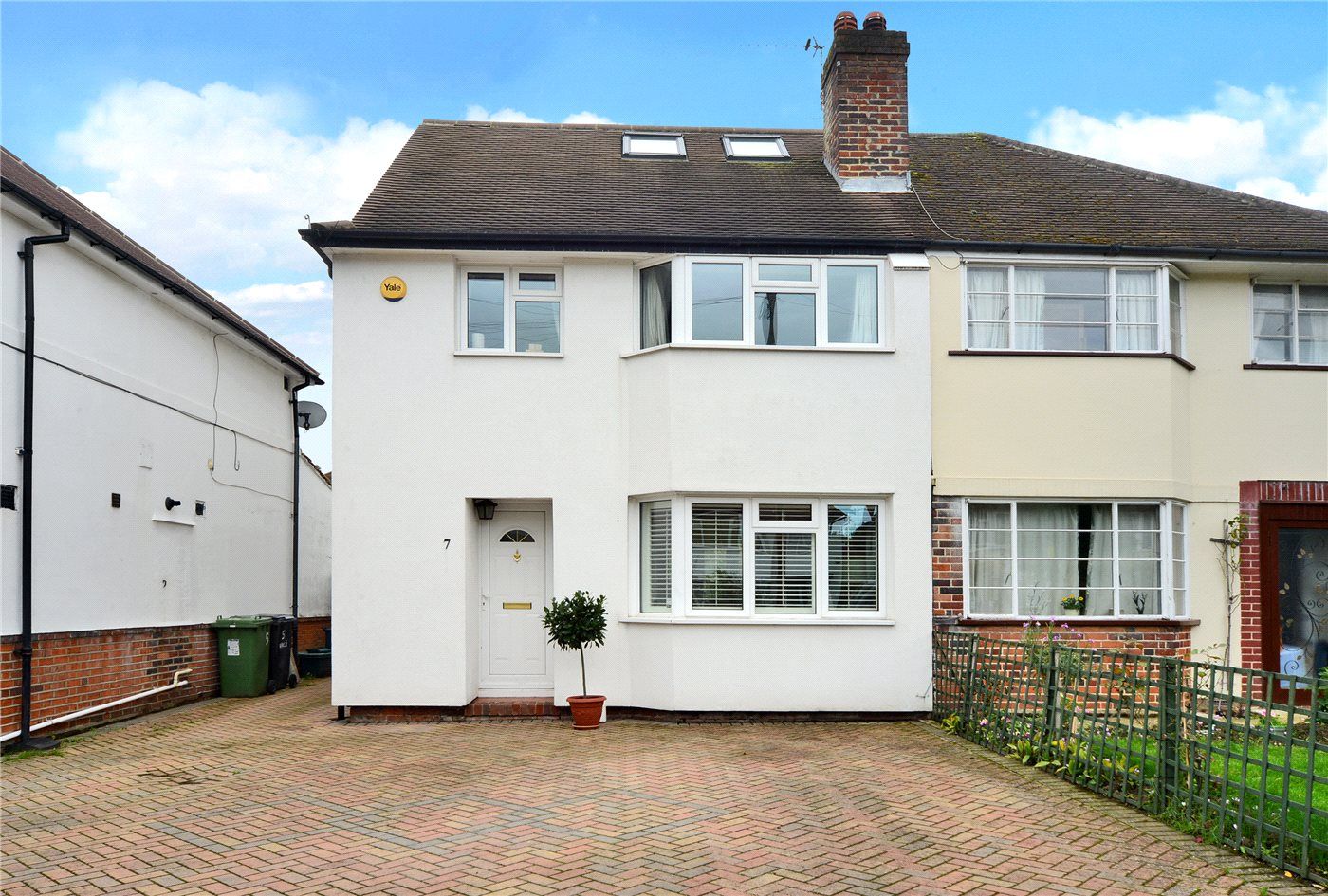4 bed semidetached house for sale in Vale Road, Worcester Park, Surrey
