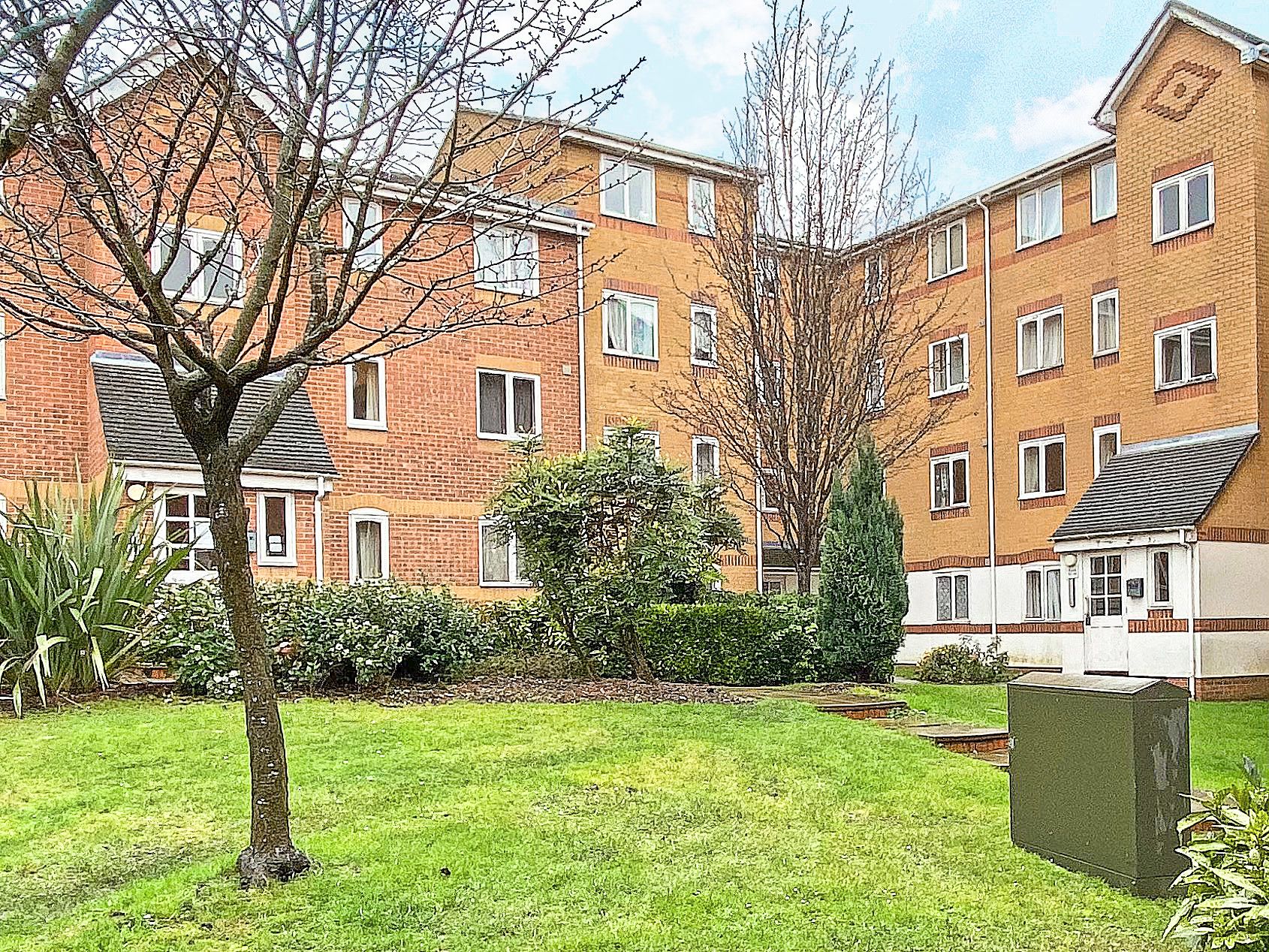 2 bed flat to rent in Ascot Court, Aldershot GU11 Zoopla