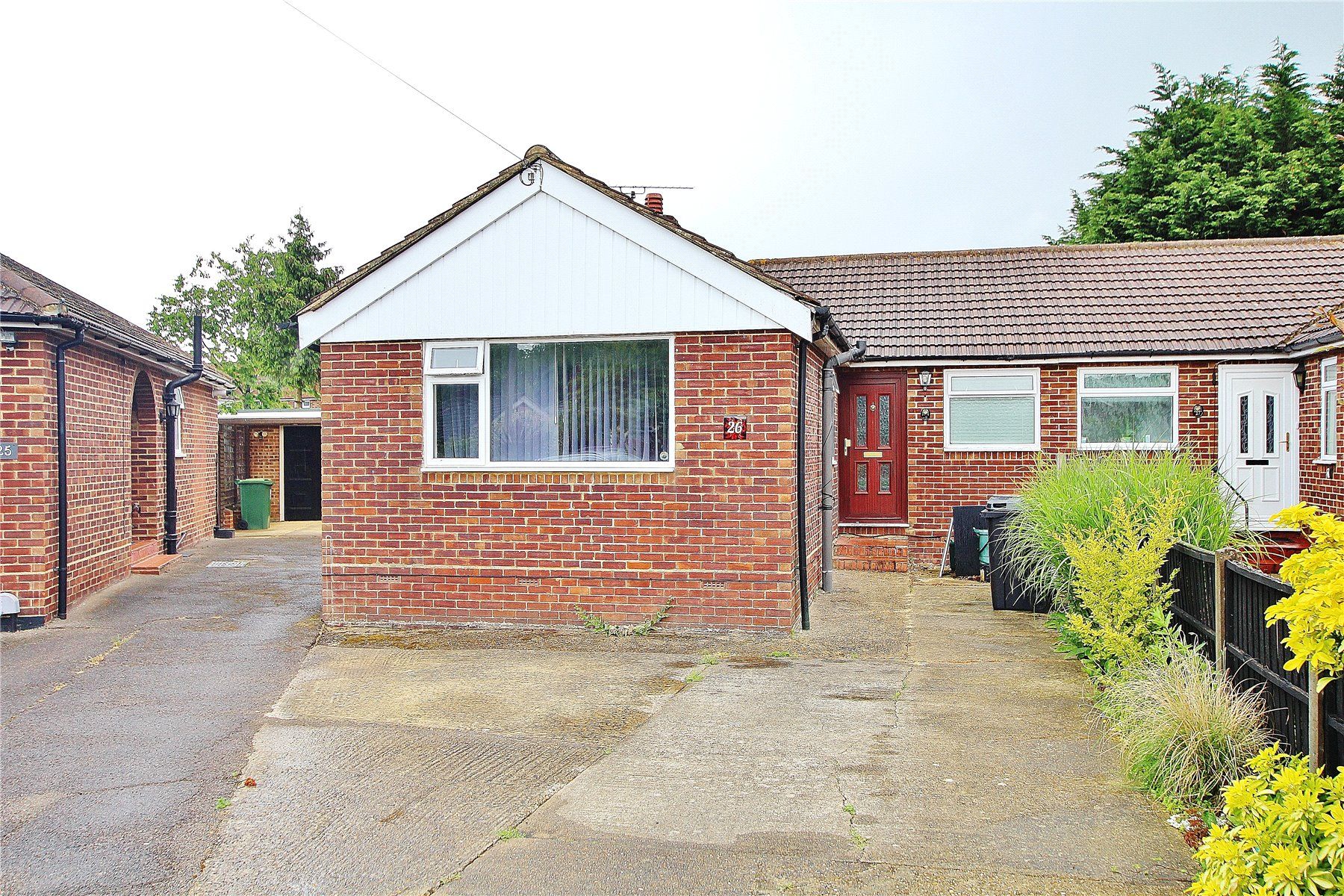 2 bed bungalow for sale in Knaphill, Woking GU21 Zoopla