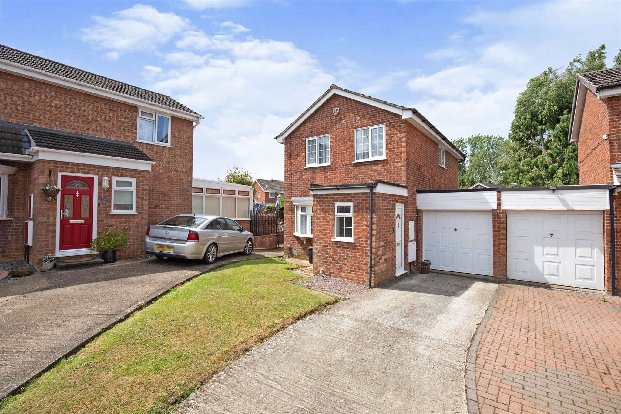 3 bed linkdetached house for sale in Glade Close, Little Billing