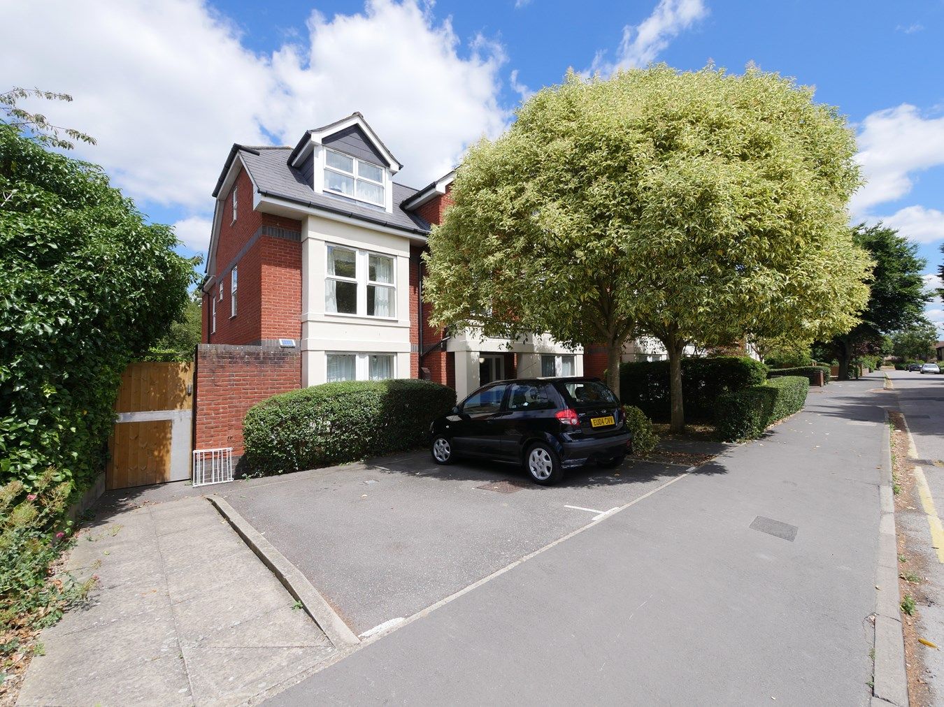 2 bed flat to rent in School Lane, Egham TW20 Zoopla