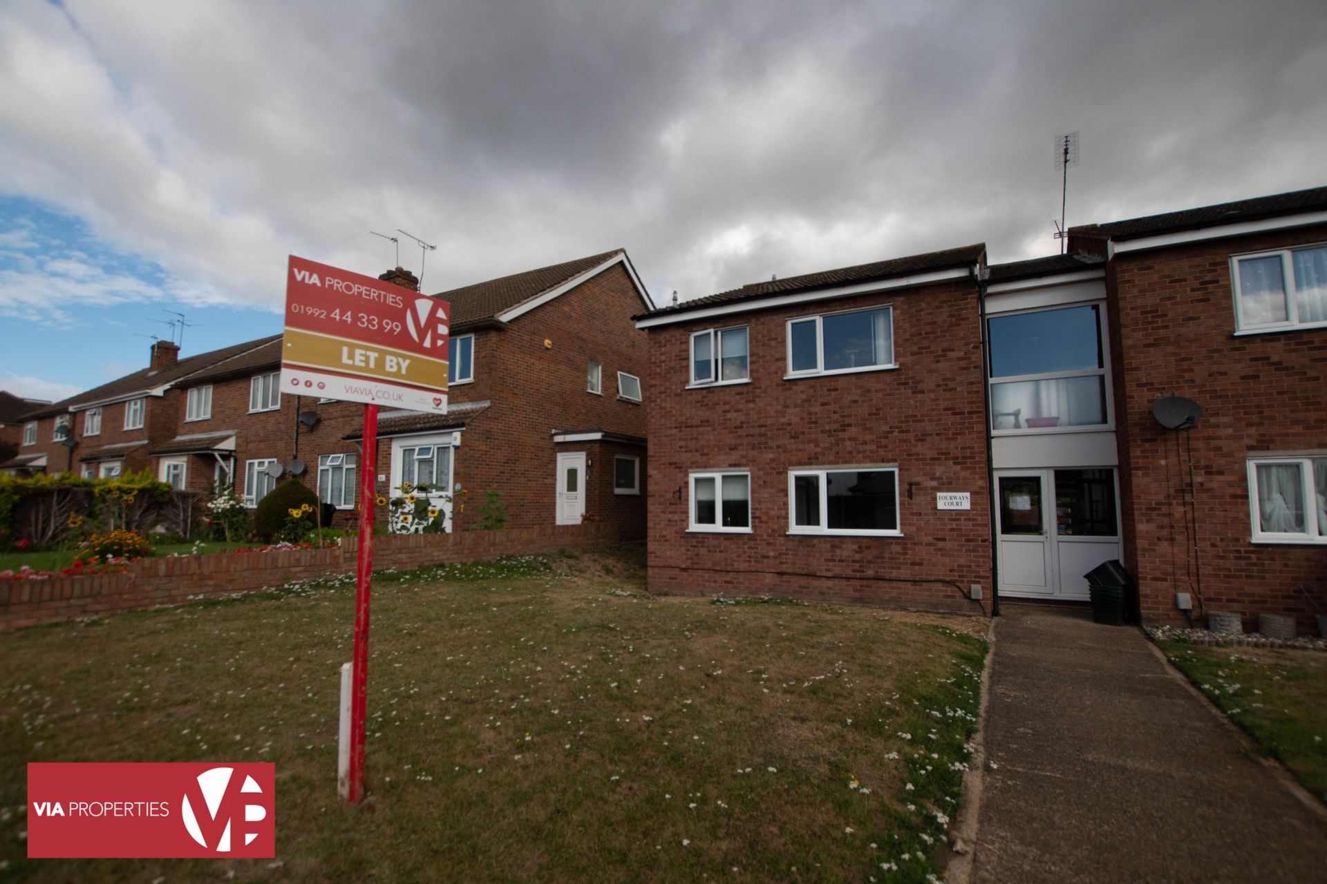 2 bed flat to rent in Hertford Road, Hoddesdon EN11 Zoopla