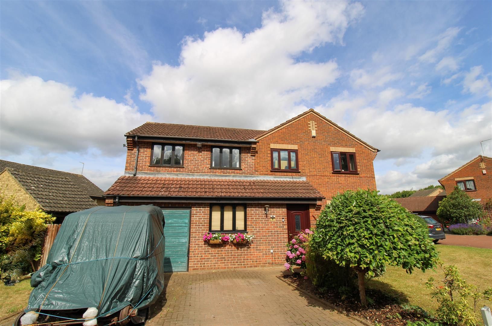 5 bed detached house for sale in Ixworth Close, Abington, Northampton