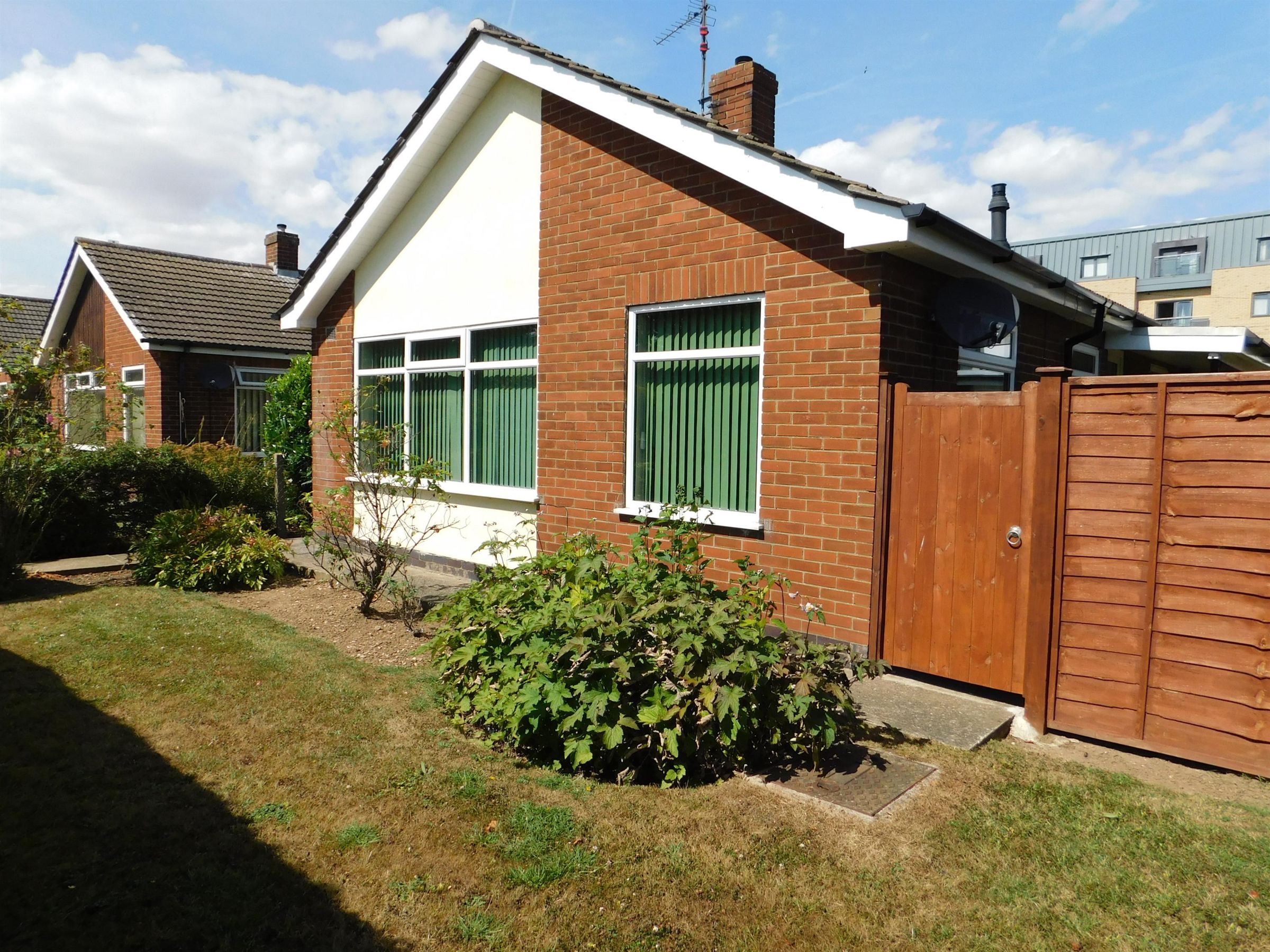 3 bed detached bungalow for sale in Lincoln Road, Skegness, Lincs PE25 Zoopla