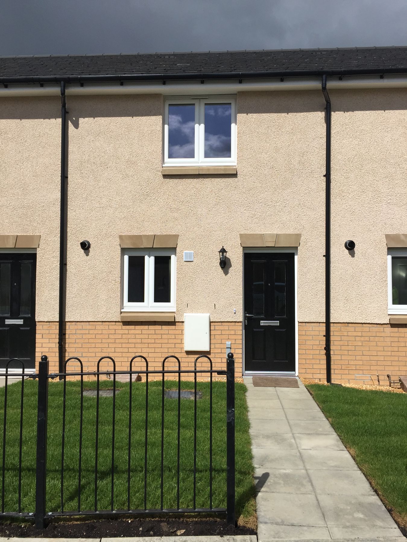 2 bed terraced house to rent in Russell Place, Bathgate, West Lothian