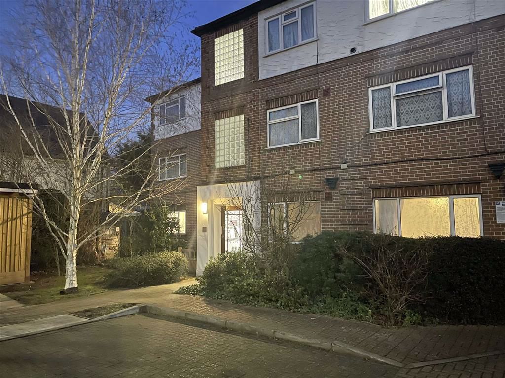 2 bed flat for sale in Southall Court, Southall, Middlesex UB1 Zoopla