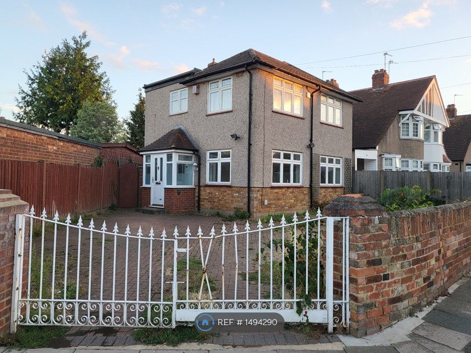 3 bed detached house to rent in Northumberland Avenue, Welling DA16