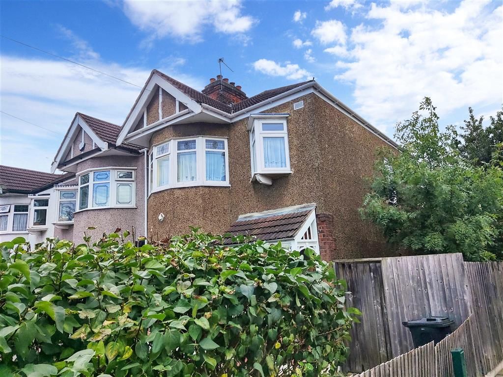 3 bed semidetached house for sale in Fremantle Road, Ilford, Essex IG6