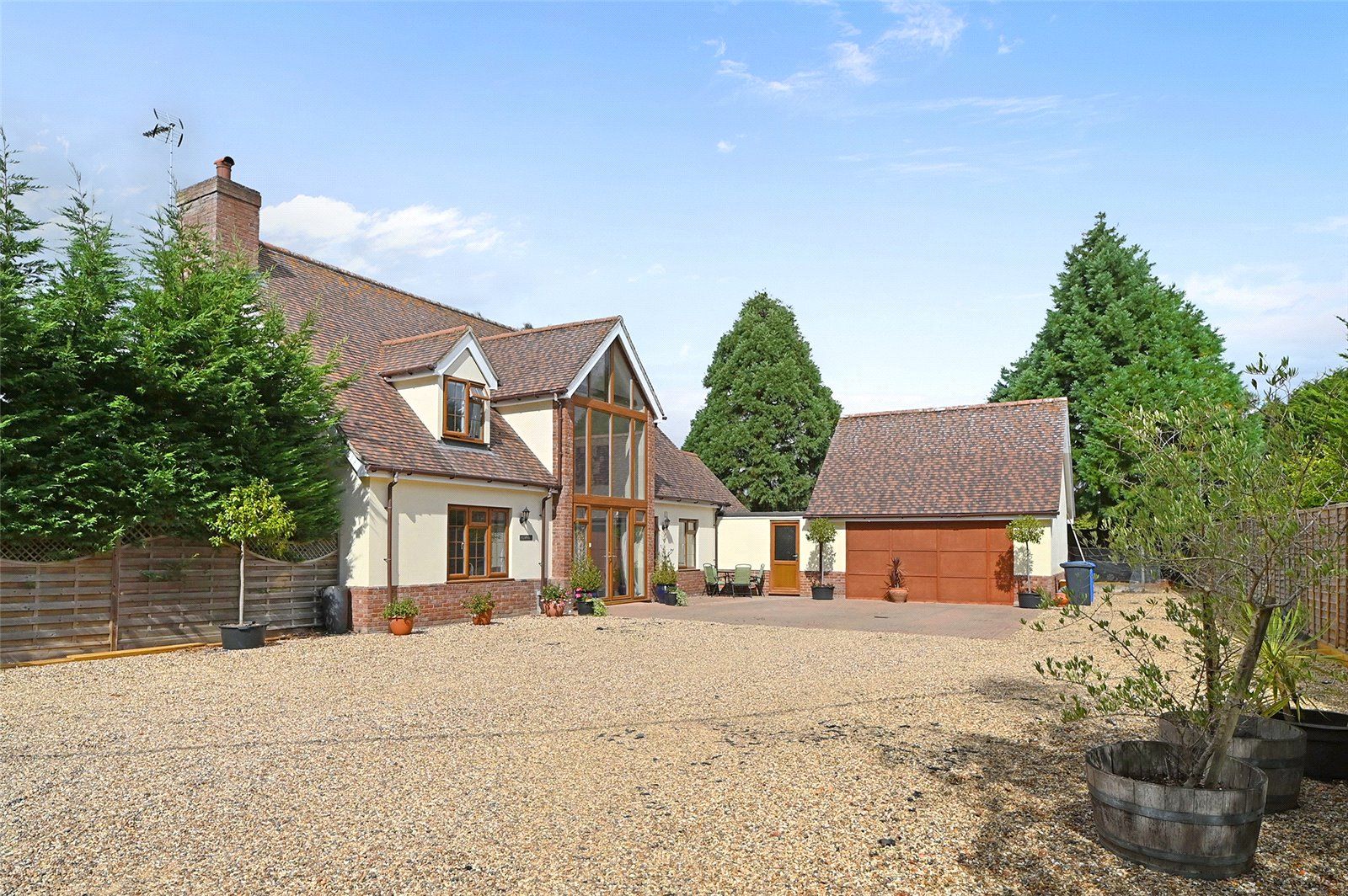4 bed country house for sale in Bergholt Road, Bentley, Ipswich