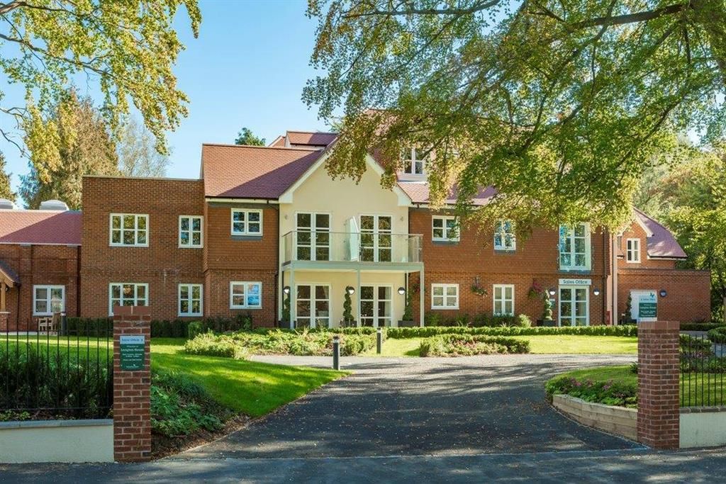 2 bed flat for sale in Westhall Road, Warlingham, Surrey CR6 Zoopla