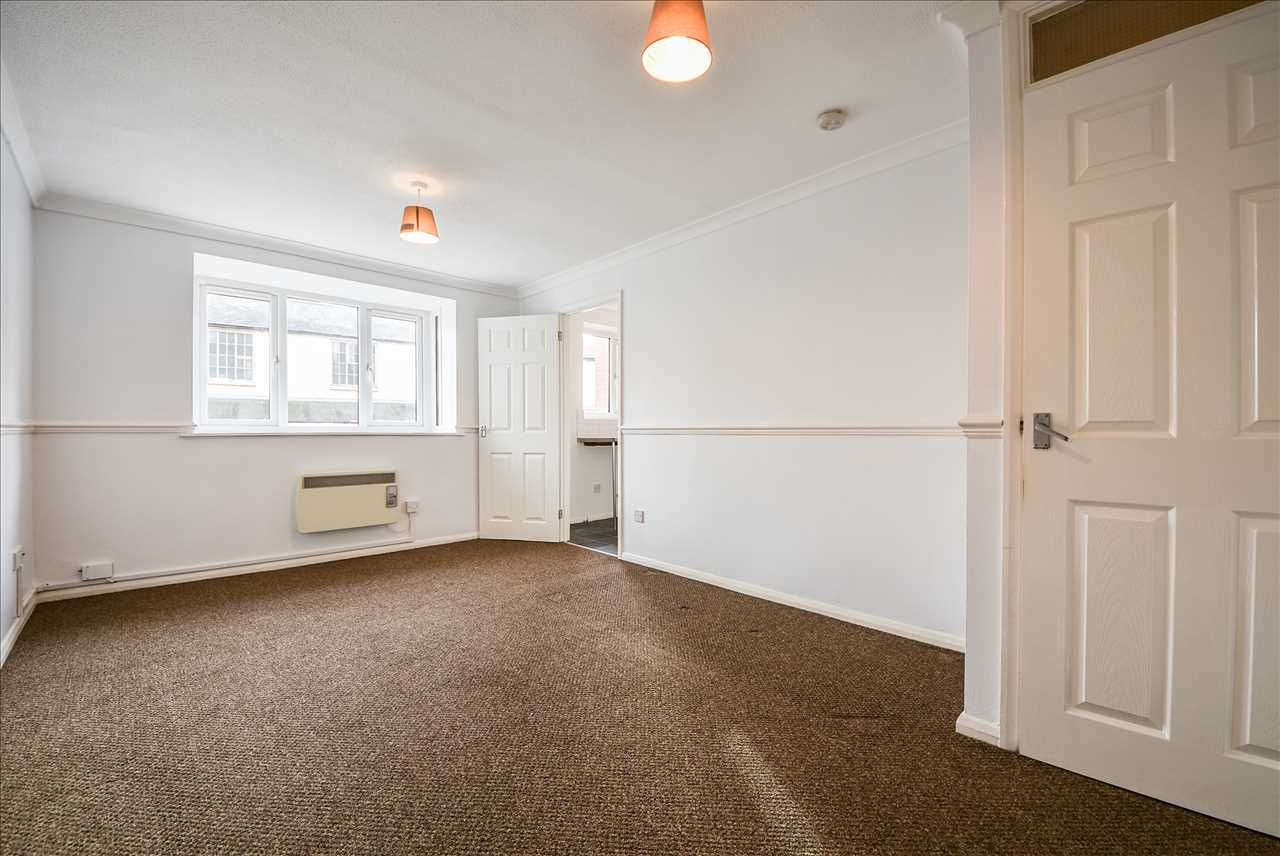 2 bed flat to rent in Howard Court, Wellingborough NN8 Zoopla