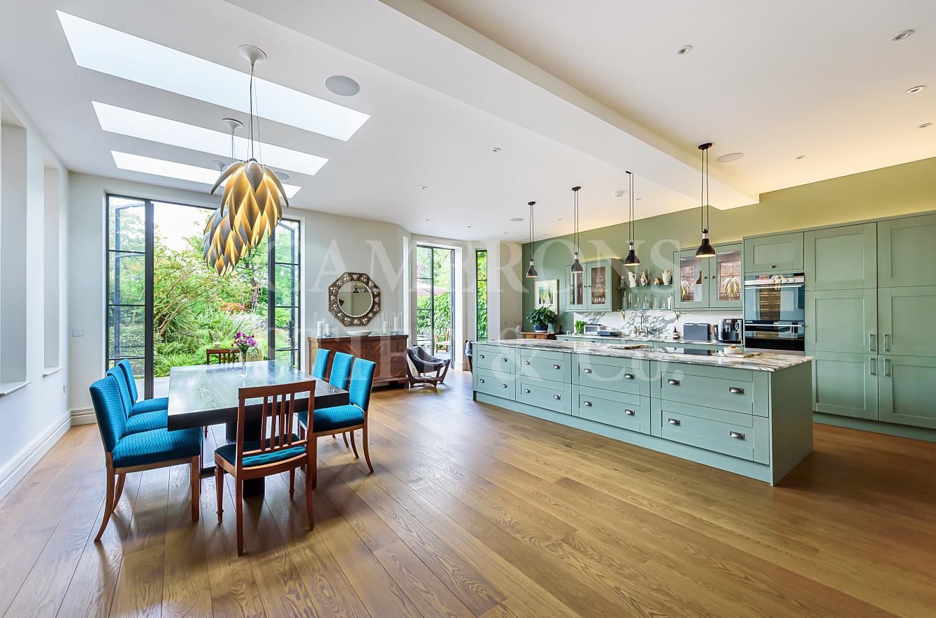 4 bed detached house for sale in Dartmouth Road, Mapesbury, London NW2