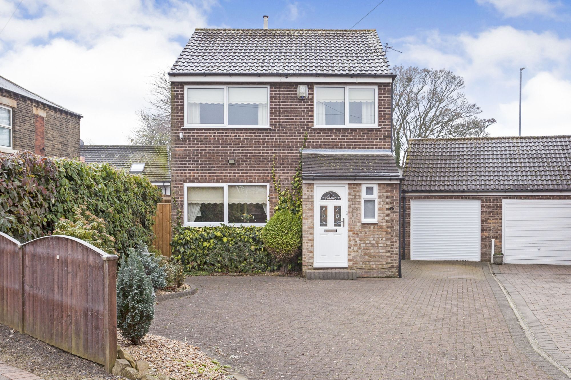 3 bed detached house for sale in Waterhouse Drive, East Ardsley