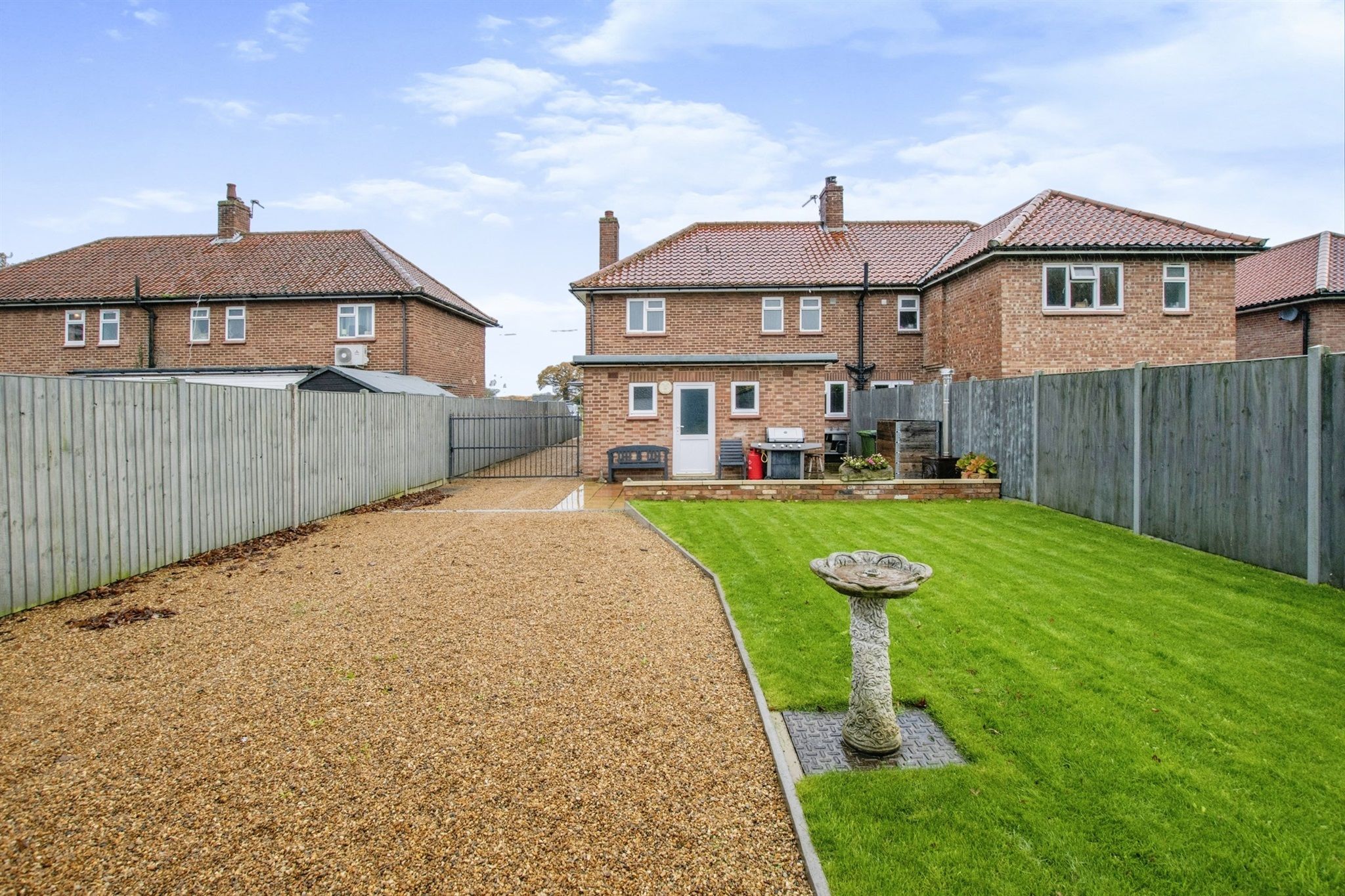 3 bed semidetached house for sale in Long Lane, Catfield, Great