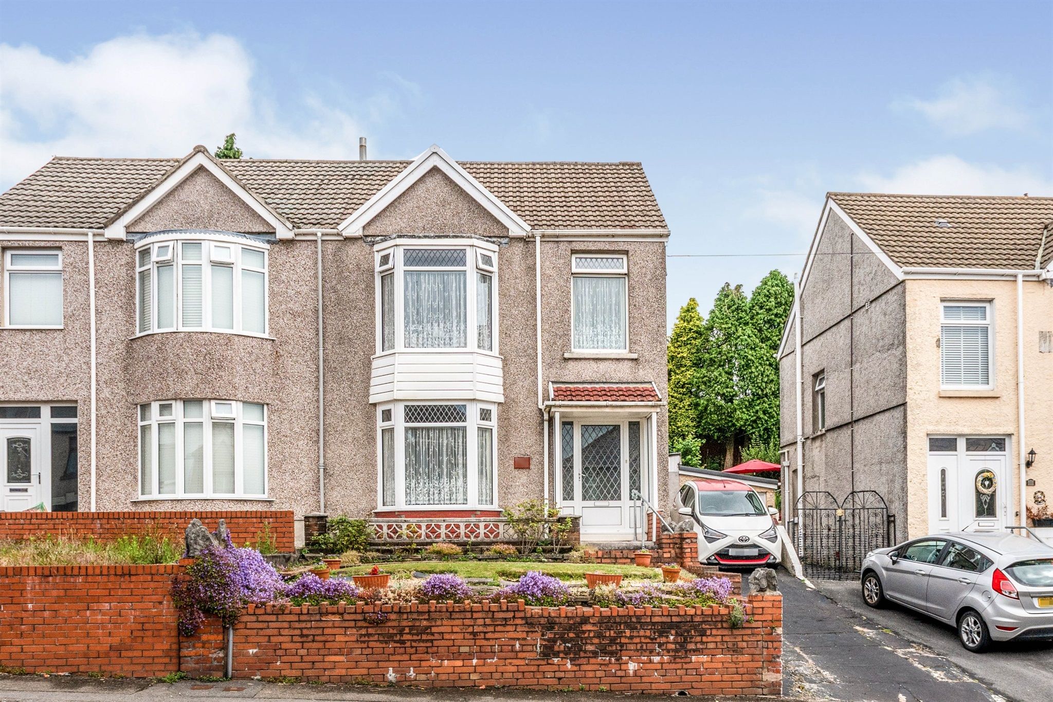 3 bed semidetached house for sale in Pentregethin Road, Gendros