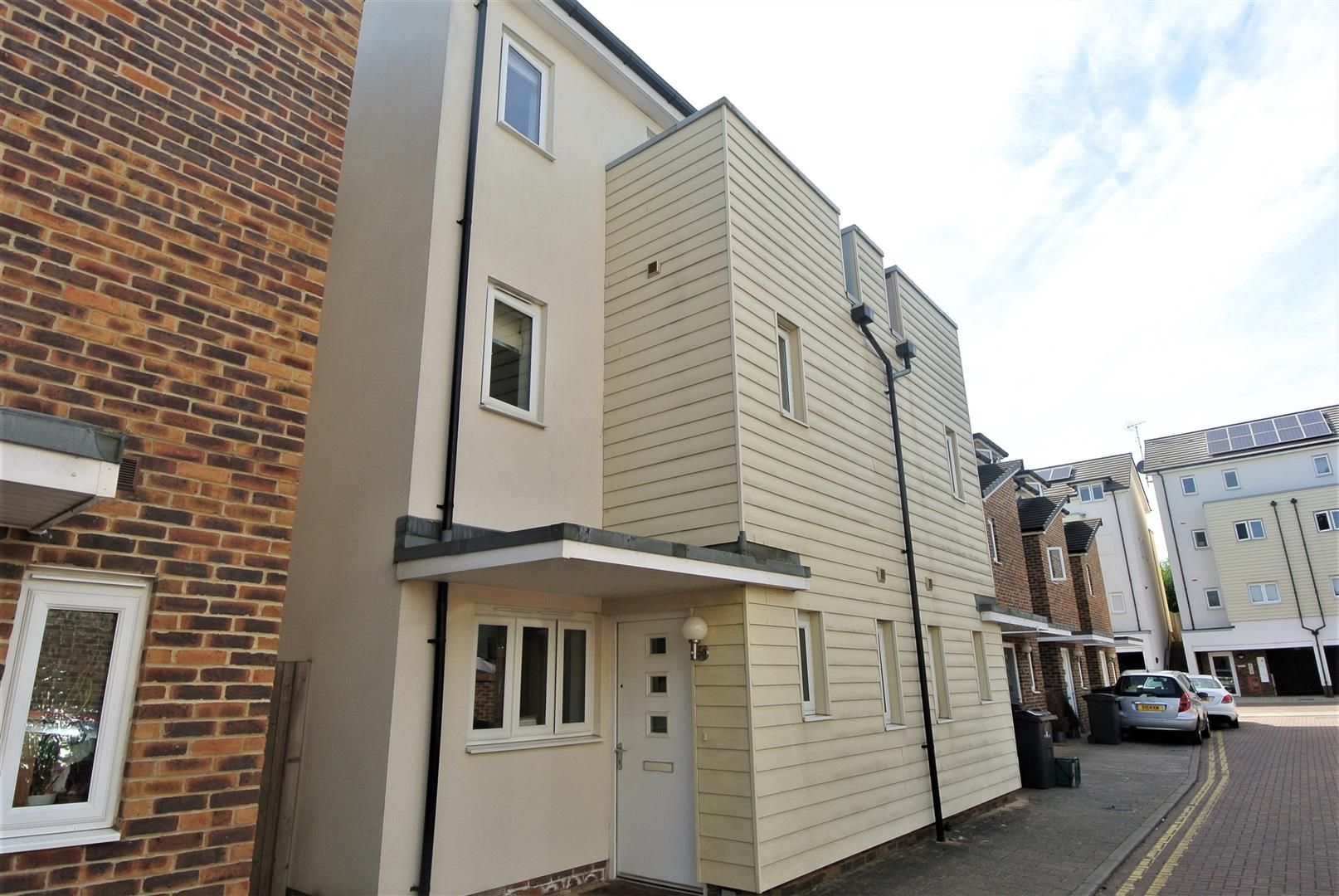 4 bed semidetached house to rent in Pyle Close, Addlestone KT15 Zoopla