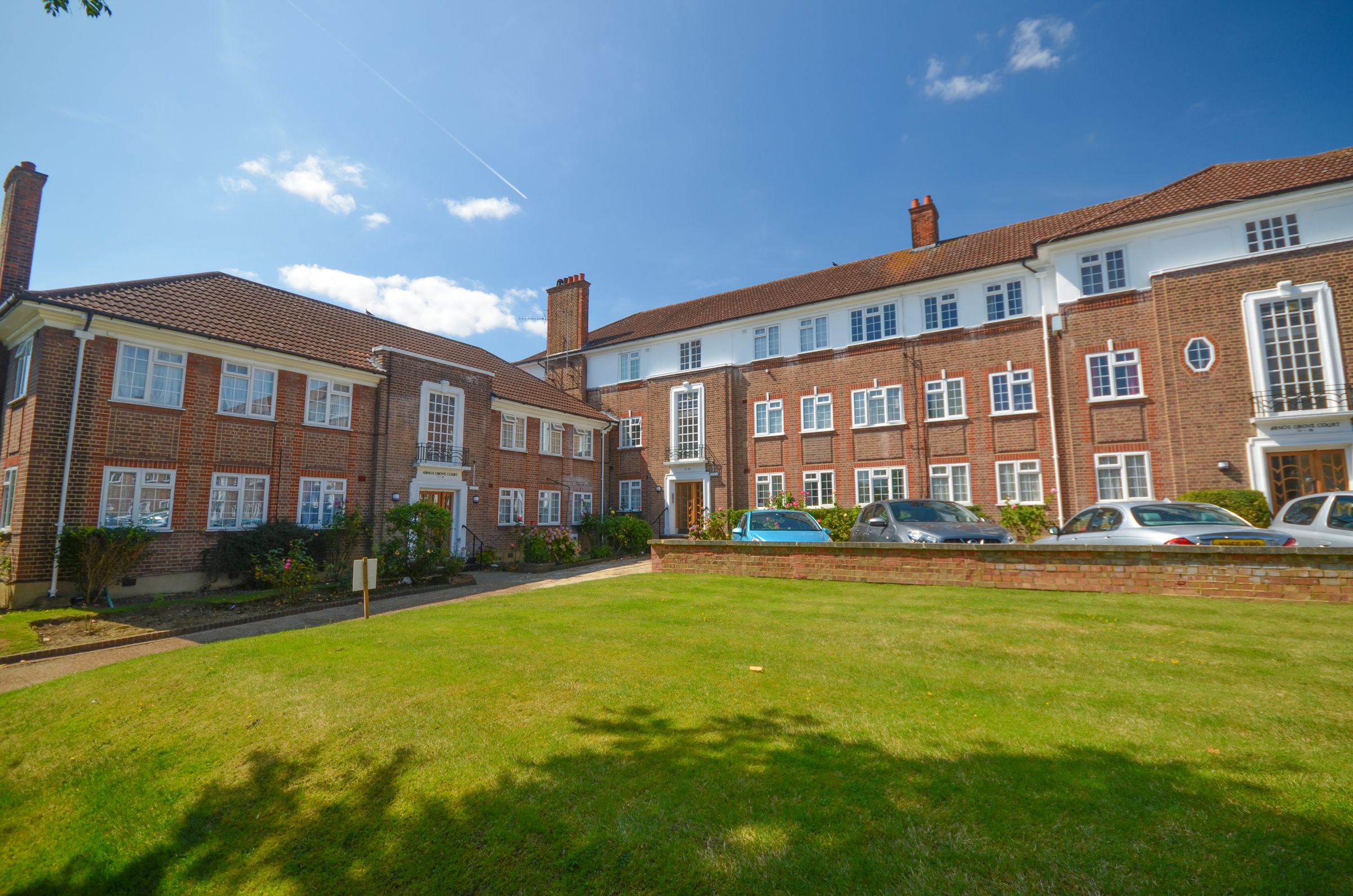 2 bed flat for sale in Arnos Grove Court, Palmers Road, Arnos Grove