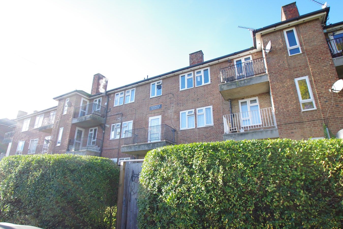 1 bed flat to rent in Lindrick House, Ainsdale Road, South Oxhey WD19